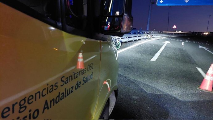 Trasladado al hospital un motorista tras un accidente que obliga a regular el tráfico en la zona