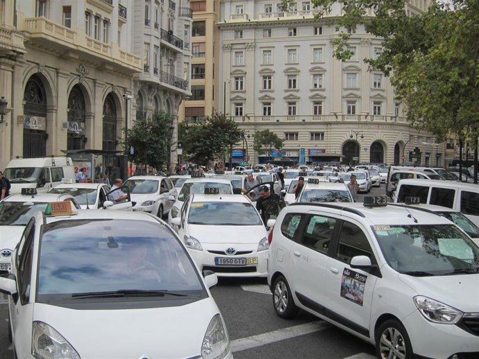 Archivo - Protesta de taxis en imagen de archivo
