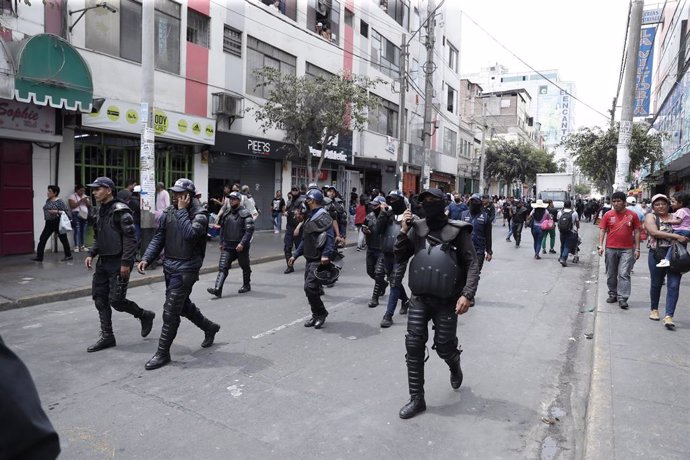 Policia a Lima, el Perú