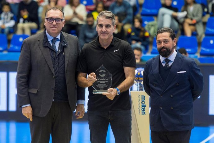 Homenaje al profesional del balonmano Antonio Carlos Ortega