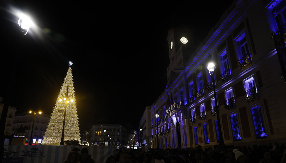 La Real Casa de Correos se ilumina con los colores de Argentina