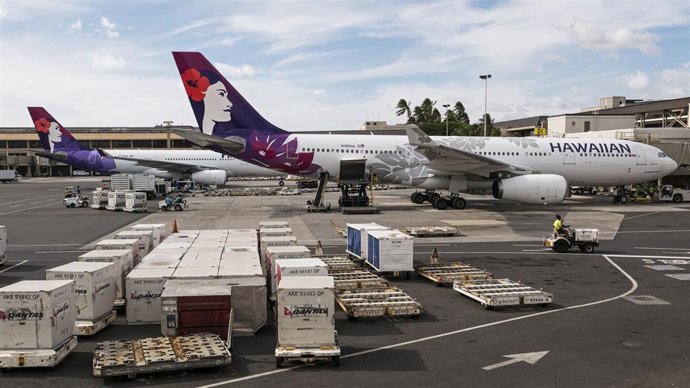 Archivo - Un avión de la compañía Hawaiian Airlines en el aeropuerto Honolulu