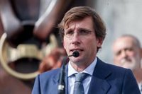 Almeida defiende que "no hay un problema con el vehículo privado" en Madrid pero debe acatar normativa europea