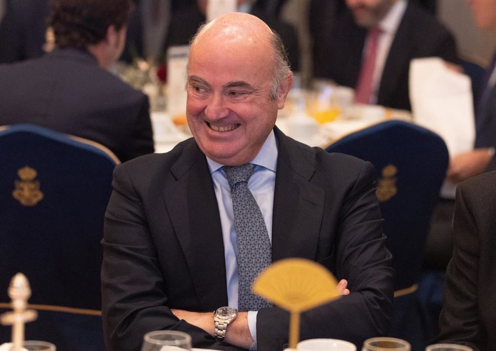 El vicepresidente del Banco Central Europeo, Luis de Guindos, durante el Desayuno informativo de la tribuna Fórum Europa, en el Hotel Mandarin Oriental Ritz, a 19 de diciembre de 2022, en Madrid (España). El acto está organizado por Nueva Economía Fóru