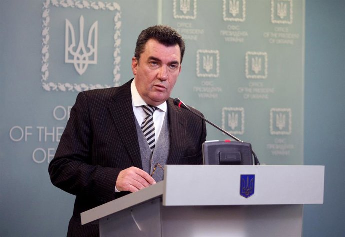 Archivo - 18 February 2020, Ukraine, Kiev: Secretary of the National Security and Defence Council (NSDC) of Ukraine Oleksiy Danilov speaks during a briefing held after a meeting of the NSDC. A Ukrainian soldier was killed and several wounded in a flare-