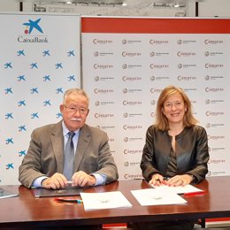 El presidente de la Cámara de Comercio de Mallorca, Eduardo Soriano y la directora territorial de CaixaBank en Baleares, María Cruz. 