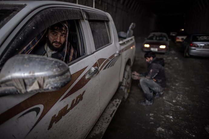 Archivo - Varios talibán en el paso de Salang, en el norte de Afganistán