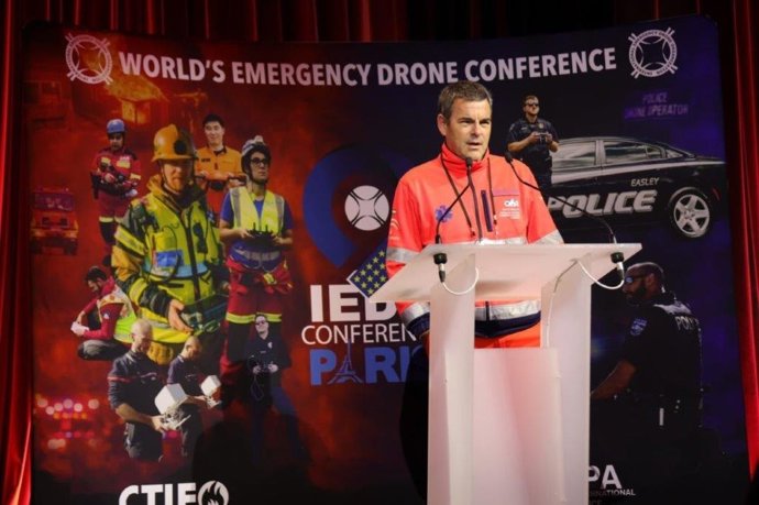 El director del 061 en Málaga y el responsable del grupo de Drones, han presentado en París la experiencia andaluza en el ámbito sanitario.