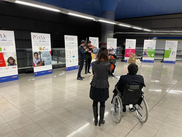El consejero de Transportes e Infraestructuras de la Comunidad de Madrid, David Pérez, presenta la campaña solidaria de Metro 'Estamos en línea contigo'.
