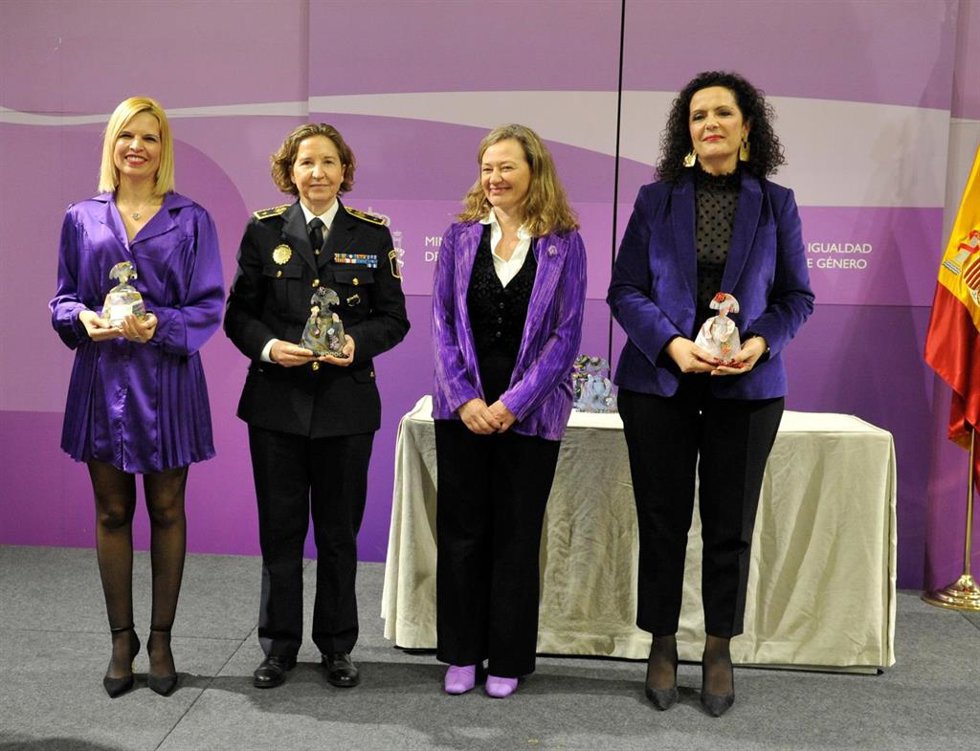 Sutil recoge el premio del Ministerio de Igualdad y la FEMP por la "dedicación" a mujeres víctimas de violencia machista.