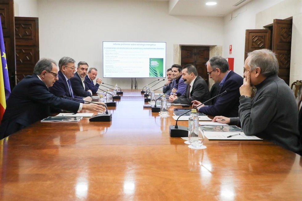 La UPV presenta al 'president', Ximo Puig, la estrategia de energía para la Comunitat