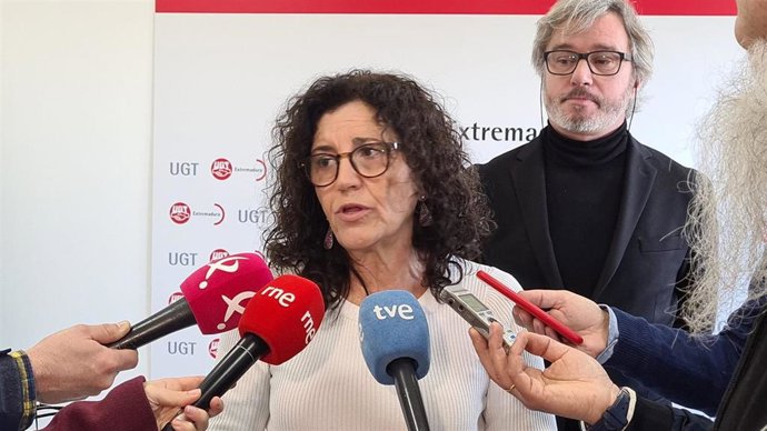 Patro Sánchez y Marco Oliveira atienden a los medios de comunicación.