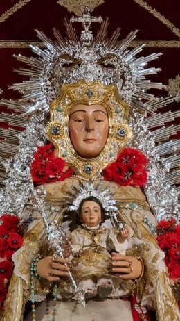 Imagen de la Virgen del Rocío de la hermandad de Sevilla, con sede en la Iglesia del Salvador.