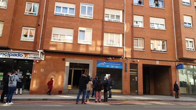 Archivo - Hallan muerta a una menor de 14 años con signos de violencia en una vivienda de Oviedo