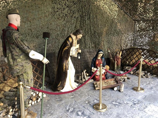 Misterio del Ejército ubicado en el patio del Palacio Real dedicado a Santa Bárbara, patrona del Arma de Artillería.