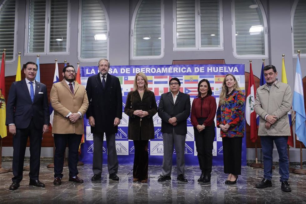 El Puerto de Huelva ha acogido este lunes la celebración del I Encuentro de Cónsules Iberoamericanos de Andalucía.
