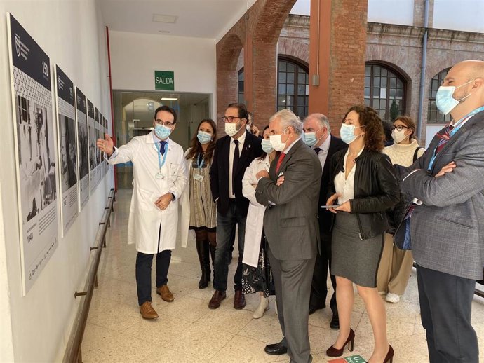 Inauguración de una exposición en el Hospital Civil de Málaga que recorre sus 150 años de historia
