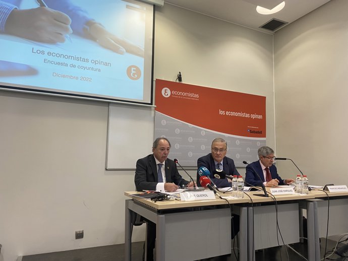 Presentación del informe 'Los economistas opinan'