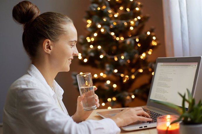 Hidratación en Navidad, vaso de agua.