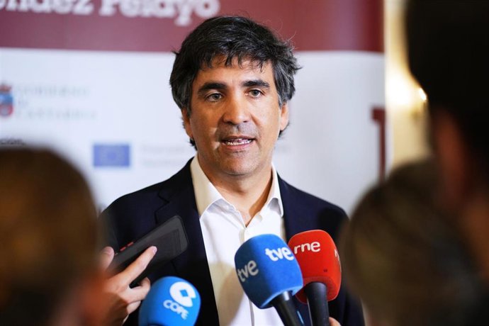 Archivo - El secretario de Estado de Economía y Apoyo a la Empresa, Gonzalo García Andrés, comparece en el curso de la Universidad Internacional Menéndez Pelayo (UIMP), El mundo tras la guerra en Ucrania, en el Palacio de la Magdalena, a 8 de julio de