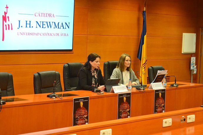 La secretaria de la Cátedra John Henry Newman, Marisa Pro, y la decana de la Facultad de Ciencias Sociales y Jurídicas, Lourdes Miguel.