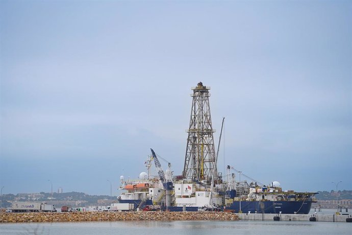 El barco científico Joides Resolution realiza escala en el Port de Tarragona