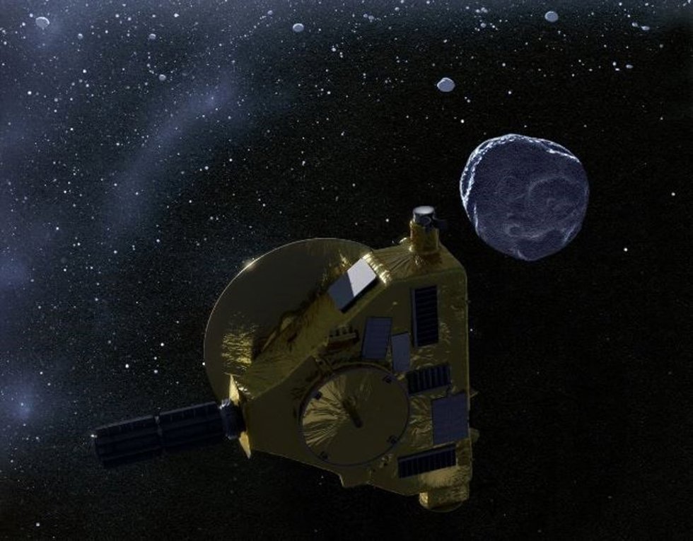 La nave espacial New Horizons de la NASA está explorando los confines del Cinturón de Kuiper de pequeños planetas como Plutón y los KBO, antiguos planetesimales que forman los planetas exteriores.