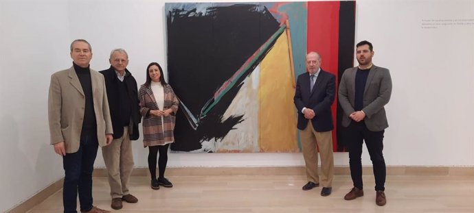 Villalobos y Moyano asisten en la Casa de la Provincia a la inauguración de 'Alavista', con más de 200 obras que ilustran el arte contemporáneo sevillano.