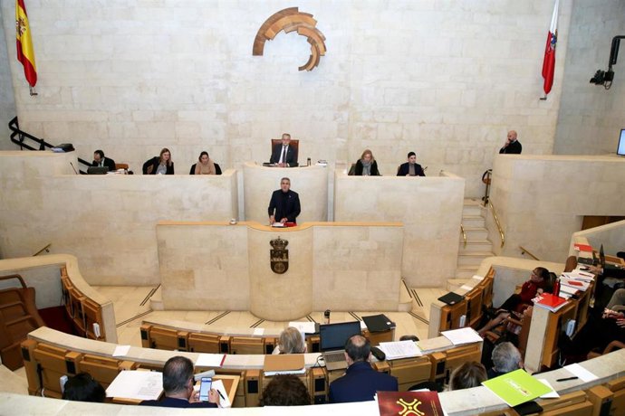 El vicepresidente y consejero de Universidades, Igualdad, Cultura y Deporte, en el Parlamento