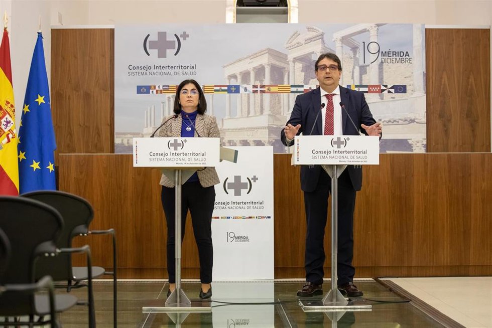 Rueda de prensa de la ministra de Sanidad del Gobierno de España, Carolina Darias, y el consejero de Sanidad de Extremadura, José María Vergeles sobre los acuerdos alcanzados en el Consejo Interterritorial del Sistema Nacional de Salud  L