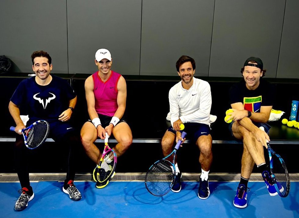 El tenista Rafa Nadal, acompañado de sus técnicos Marc López, Gustavo Marcaccio y Carlos Moyá.