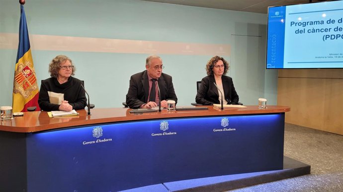 Rosa Vidal, Albert Font i Montserrat Puig en la presentació del programa