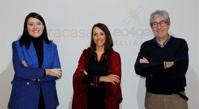 Beatriz Basterra, responsable comercial y de Desarrollo de Negocio Internacional de Tracasa Global; Mar González, consejera delegada de Tracasa Global; y Moisés Zalba, director de Operaciones de Tracasa Global.