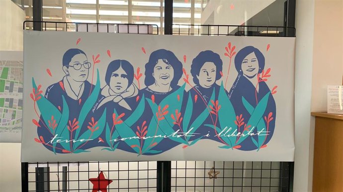 Mujeres homenajeadas en el mural del casal de barrio de Joan Alcover.