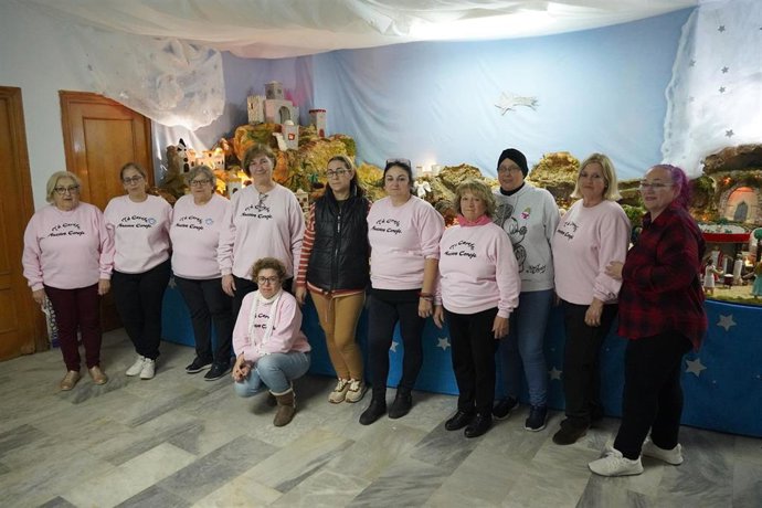 Inauguración del Belén solidario tejido por la asociación contra el cáncer 'Tu coraje, nuestro coraje' en Santiponce.