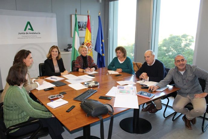 Alicia Martínez reunida con el Ayuntamiento de Cádiz sobre viviendas.