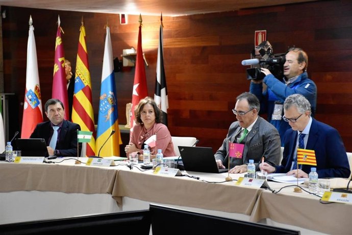 Andalucía reclama a Sanidad la ampliación anual de mil plazas MIR para paliar el déficit de médicos