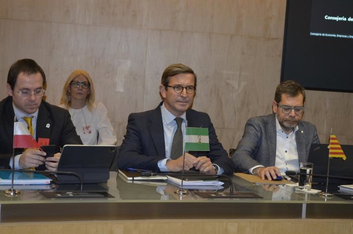 Andalucía pide al Gobierno más ayudas para empresas industriales afectadas por el encarecimiento del coste de la energía.