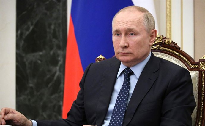 Archivo - FILED - 08 July 2022, Russia, Moscow: Russian President Vladimir Putin chairs a meeting with members of the government via video link at the Kremlin. Putin isnot planning to discuss the possible procurement of drones from Iran during an upcom