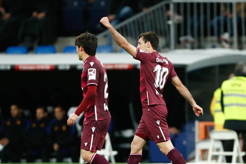 Archivo - Mikel Oyarzabal celebra un gol con la Real Sociedad