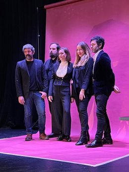 Foto de familia de los cinco cineastas nominados a Mejor Dirección en los  Goya 2023.