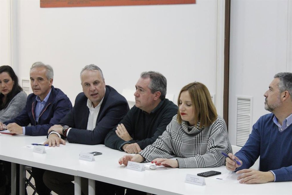 Espadas con los socialistas de Cádiz