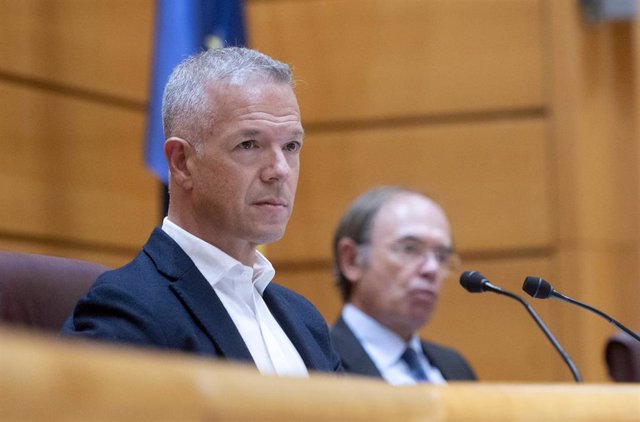 Archivo - El presidente del Senado, Ander Gil (i), y el presidente del PP de Madrid, Pío García-Escudero (d), en una sesión de control al Gobierno en el Senado, a 25 de octubre de 2022, en Madrid (España). El Senado celebra hoy una sesión de control al Go