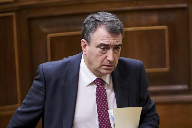 El diputado del PNV, Aitor Esteban, durante una sesión plenaria, en el Congreso de los Diputados