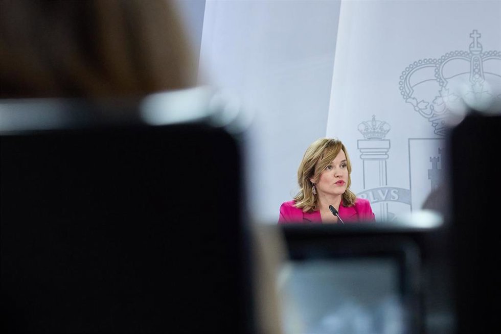 La ministra de Educación y Formación Profesional, Pilar Alegría, en una rueda de prensa posterior a la reunión del Consejo de Ministros, a 5 de diciembre de 2022, en Madrid (España).