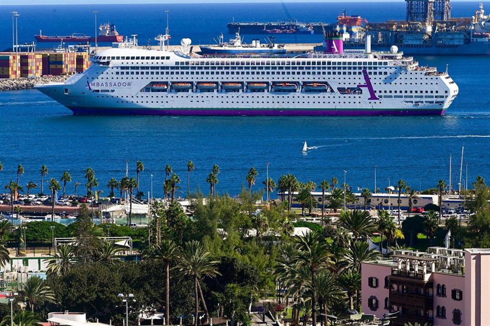 Crucero entrando en Las Palmas de Gran Canaria