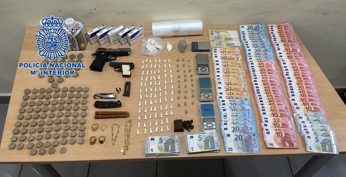 Dinero, joyas, móviles y drogas incautadas por Policía Nacional en Telde (Gran Canaria)