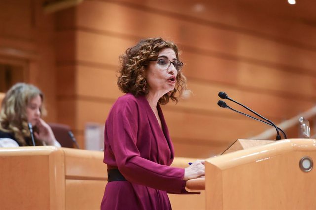 La ministra de Hacienda y Función Pública, María Jesús Montero, interviene durante el debate de los Presupuestos Generales del Estado (PGE) en el Senado, a 12 de diciembre de 2022, en Madrid (España).