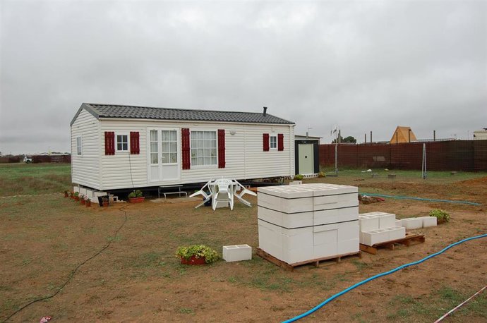 Casa prefabricada instalada ilegalmente en una parcela en Dos Hermanas, en Sevilla.