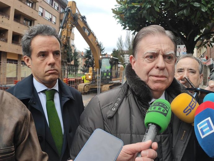 El alcalde de Oviedo, Alfredo Canteli (PP), junto al concejal de Infraestructuras y coordinador de Ciudadanos en Asturias, Ignacio Blanco.